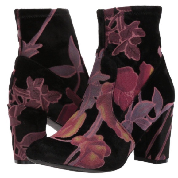 STEVE MADDEN EMISON VELVET ANKLE BOOTS - Picture 2 of 5